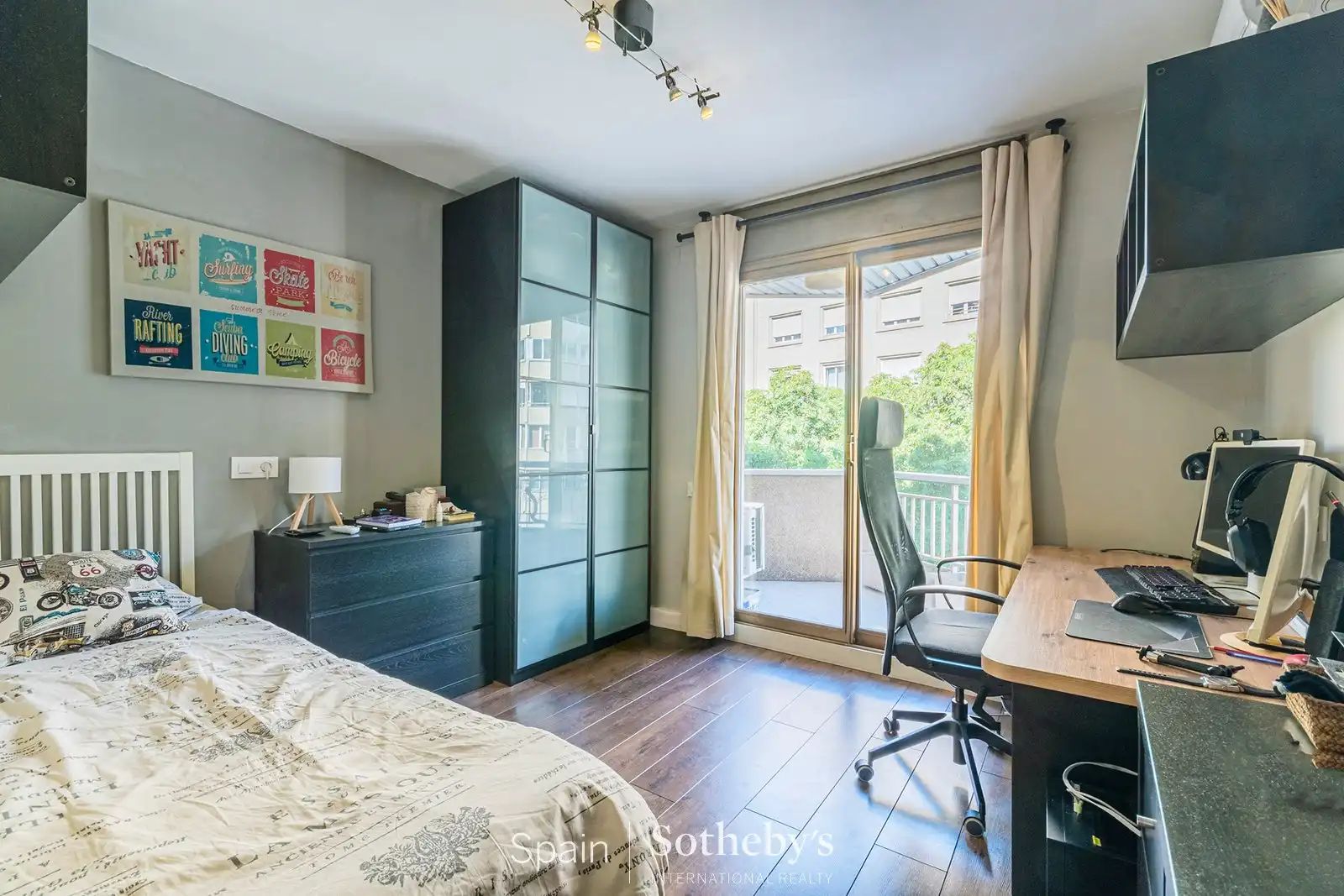 Dormitori de Apartament en venda en Barcelona amb Aire condicionat, Calefacció i Traster