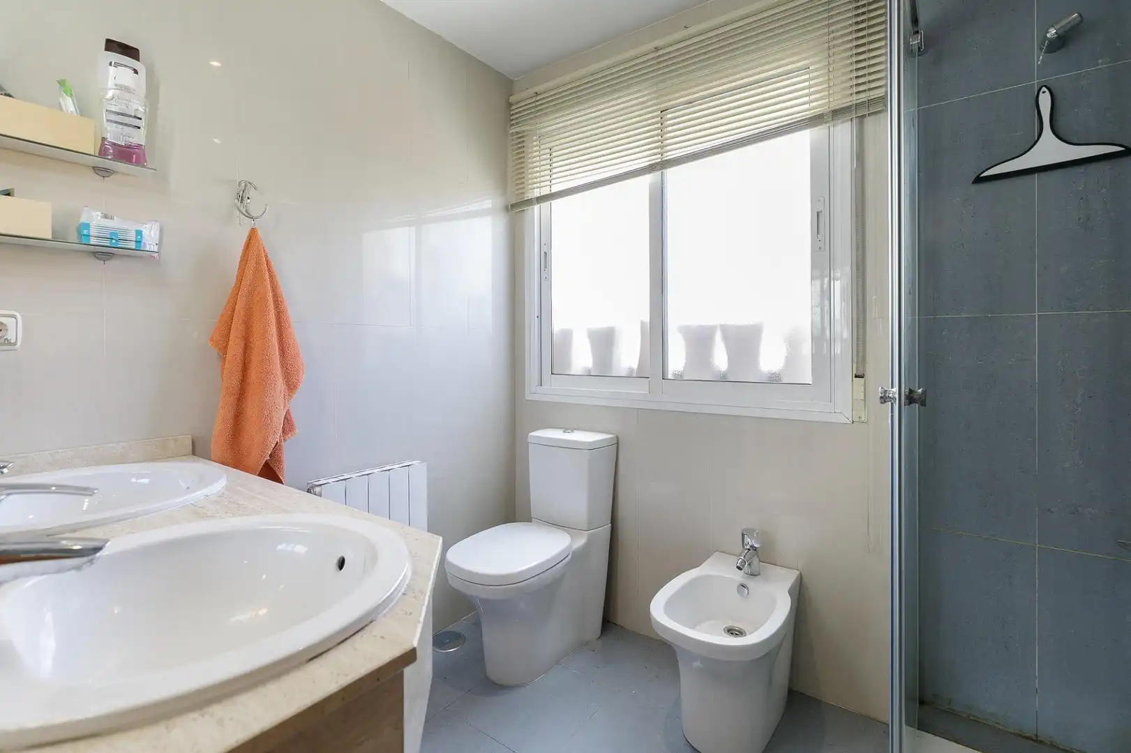 Bathroom of Houses for sale in Granada  with Air Conditioner, Heating and Terrace