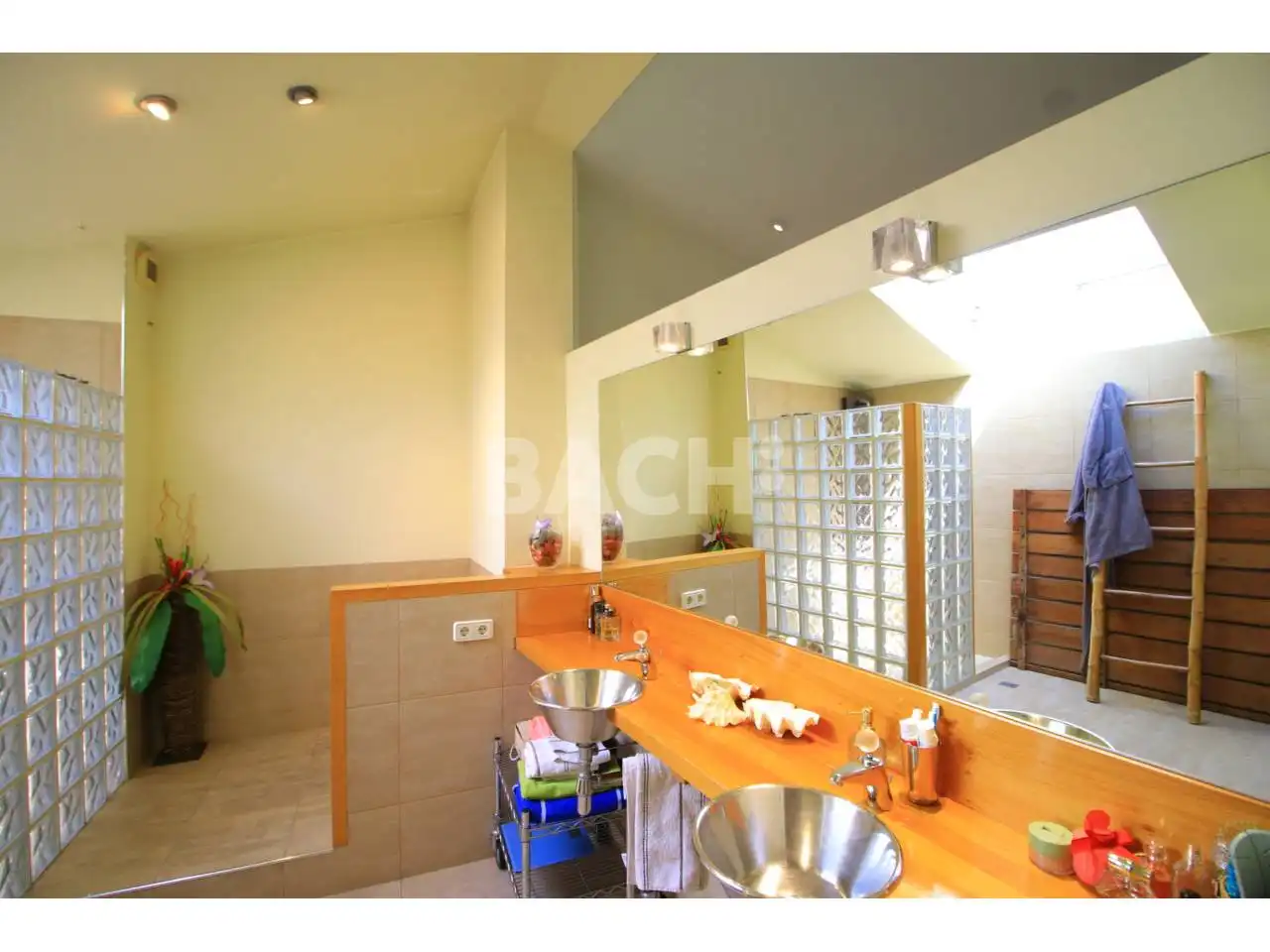 Baño de Ático en venta en Vic con Aire acondicionado, Calefacción y Parquet