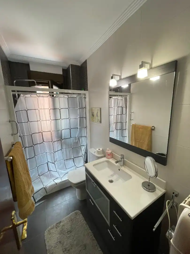 Baño de Piso en venta en Barakaldo  con Calefacción, Parquet y Amueblado