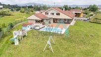Piscina de Casa o xalet en venda en Siero amb Calefacció, Jardí privat i Parquet