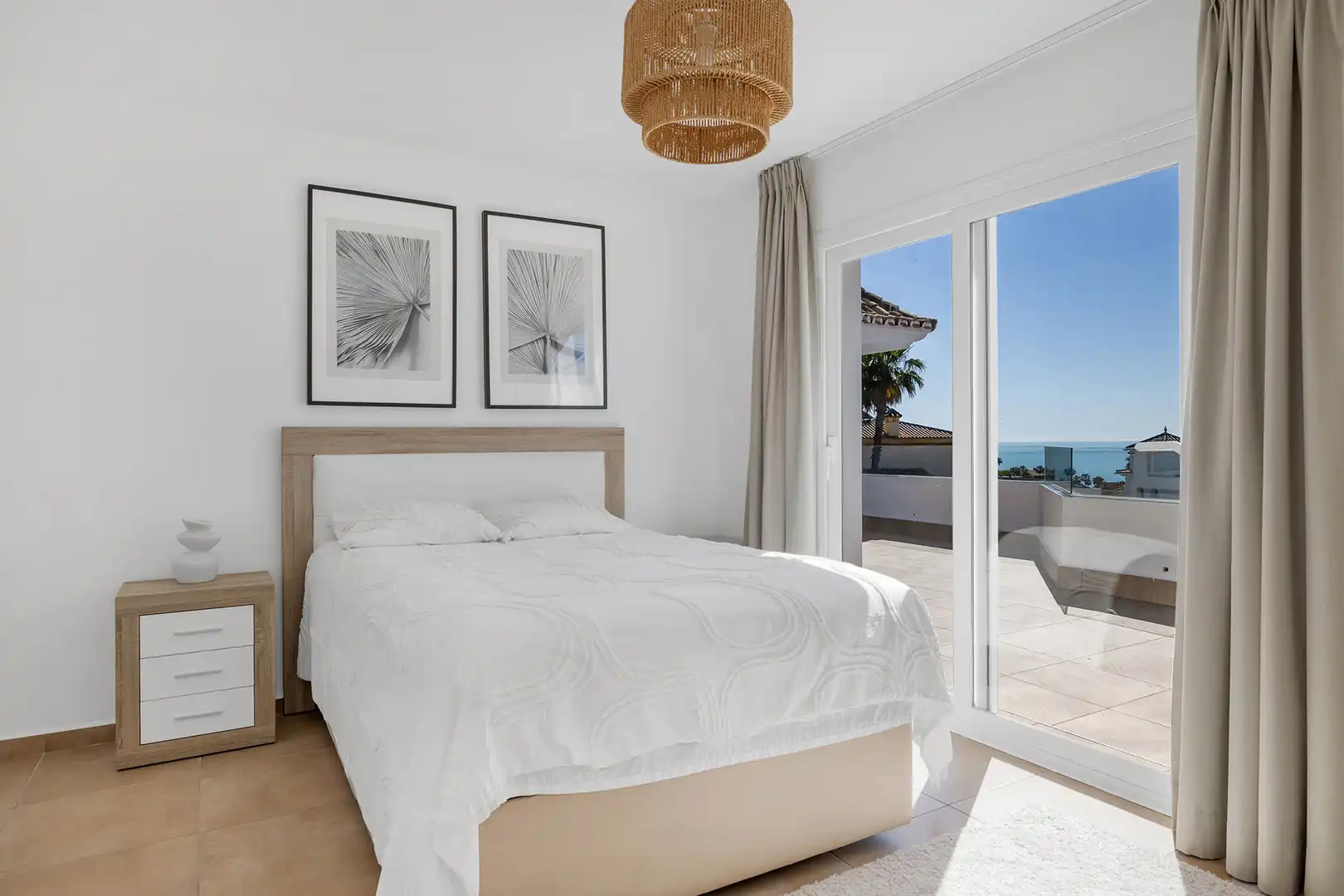 Dormitori de Casa o xalet en venda en Estepona amb Aire condicionat, Calefacció i Jardí privat