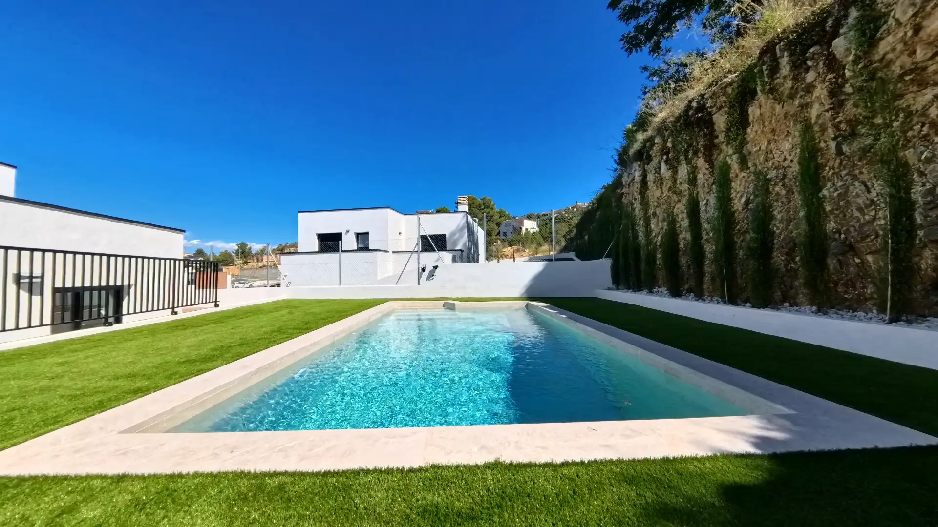 Piscina de Casa o xalet en venda en Calafell amb Aire condicionat, Calefacció i Jardí privat