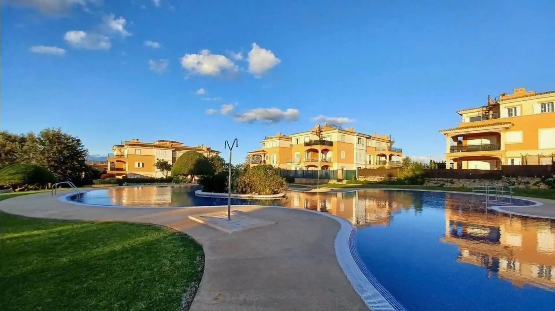 Exterior view of Attic for sale in  Palma de Mallorca  with Air Conditioner, Private garden and Parquet flooring