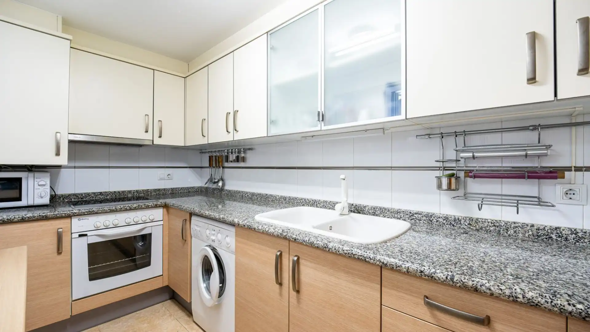 Küche von Wohnung zum Verkauf in San Jorge / Sant Jordi mit Terrasse, Abstellraum und Balkon