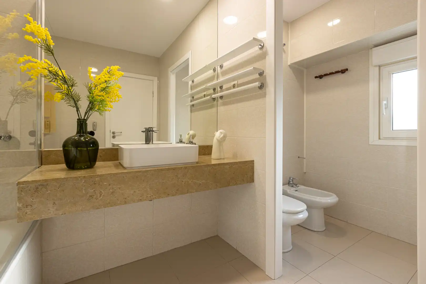 Badezimmer von Wohnung zum Verkauf in Badalona mit Klimaanlage, Heizung und Privatgarten