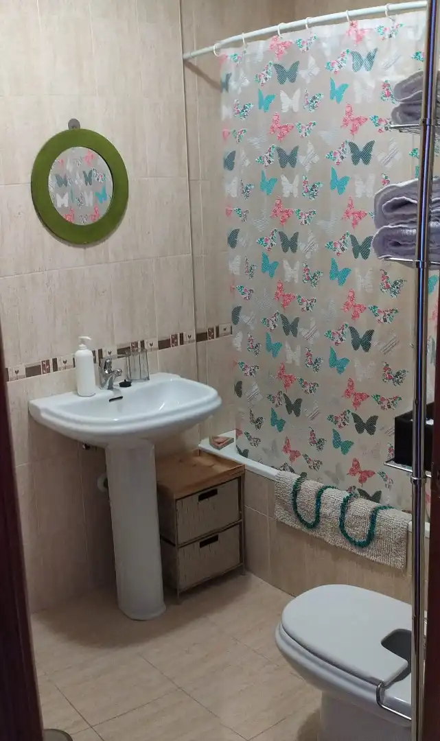 Badezimmer von Wohnung zur Miete in Linares mit Klimaanlage, Heizung und Schwimmbad