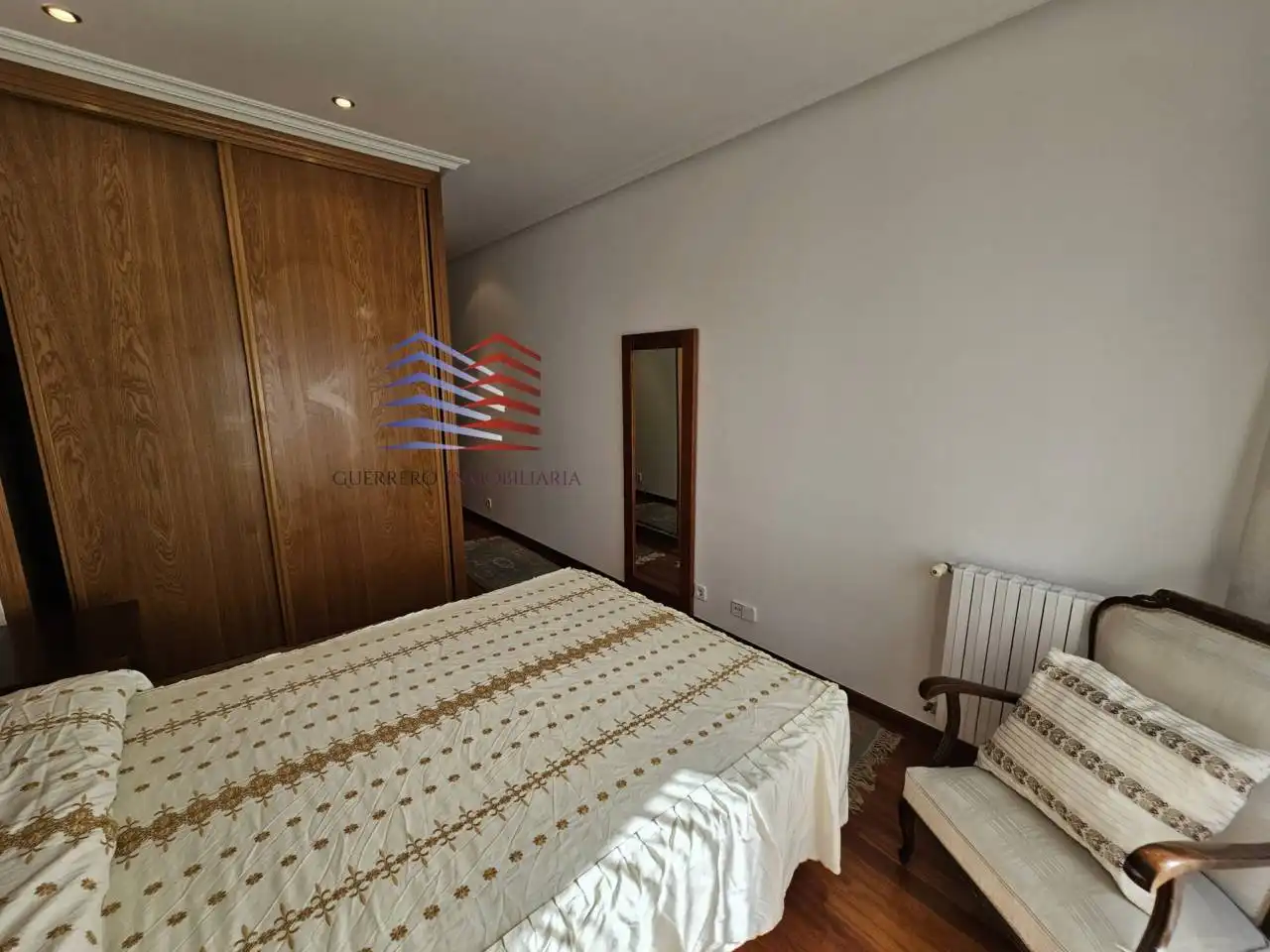Dormitori de Pis de lloguer en Ourense Capital  amb Calefacció, Parquet i Traster