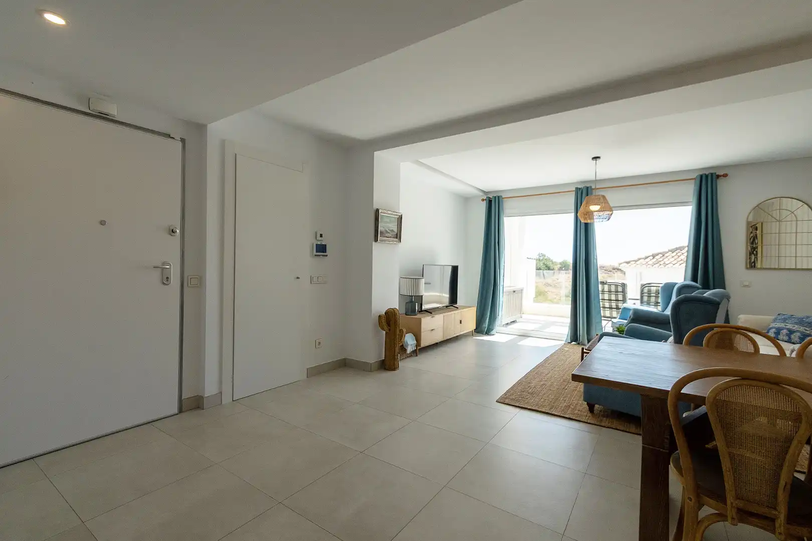 Sala d'estar de Àtic de lloguer en Marbella amb Aire condicionat, Terrassa i Piscina