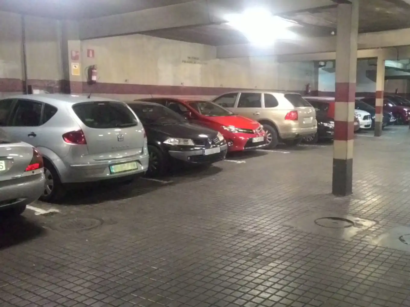 Parkplatz von Garage zur Miete in Madrid mit Alarm
