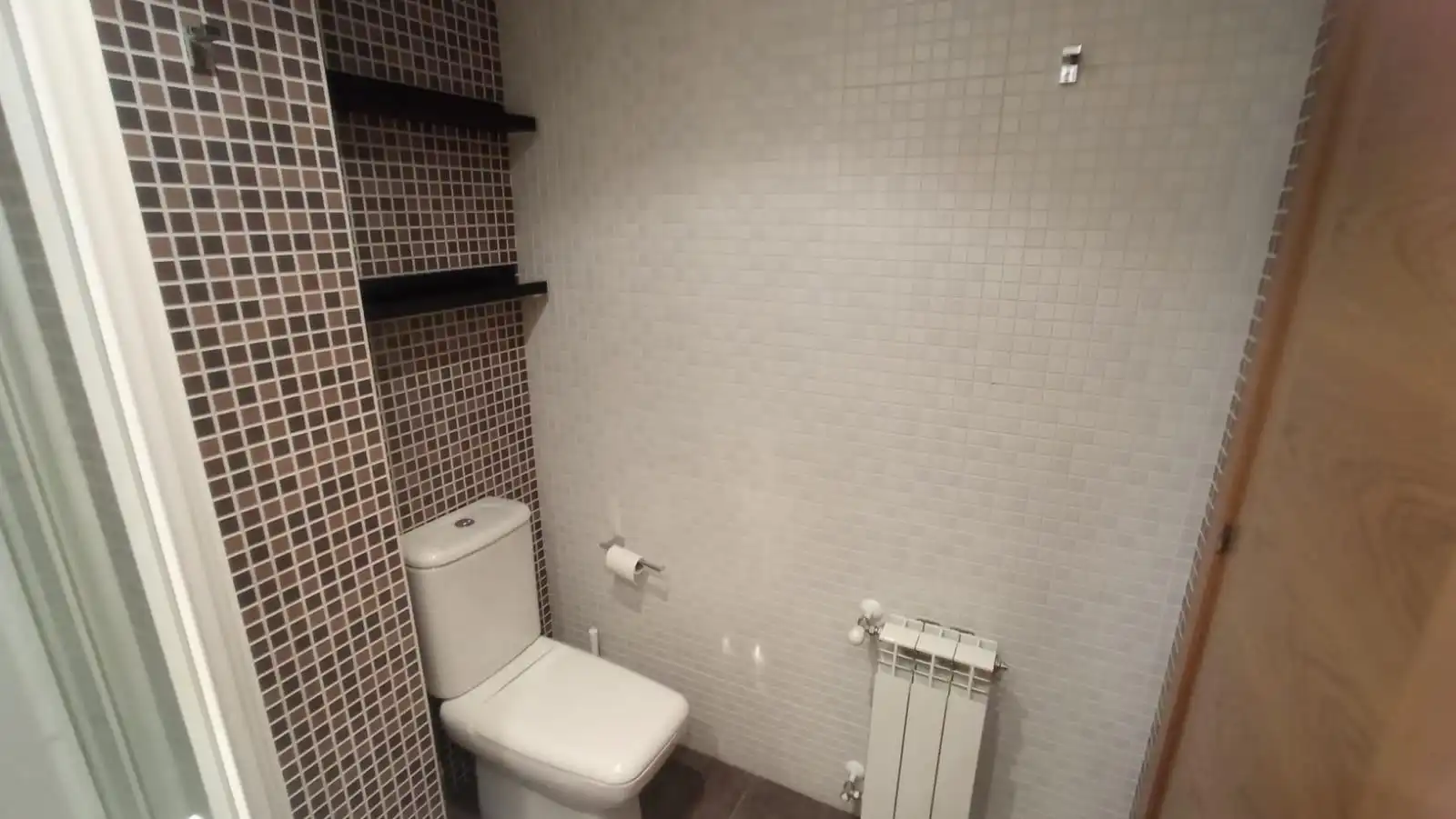 Baño de Ático de alquiler en Oviedo  con Calefacción, Terraza y Trastero