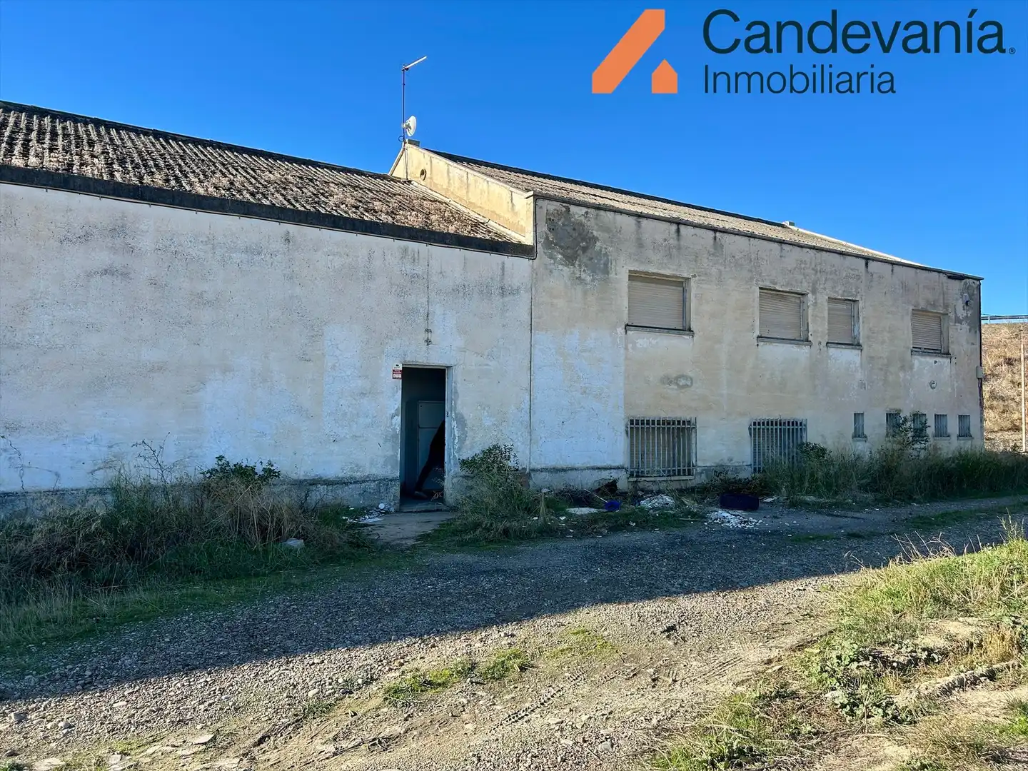 Vista exterior de Nave industrial en venta en Zuera