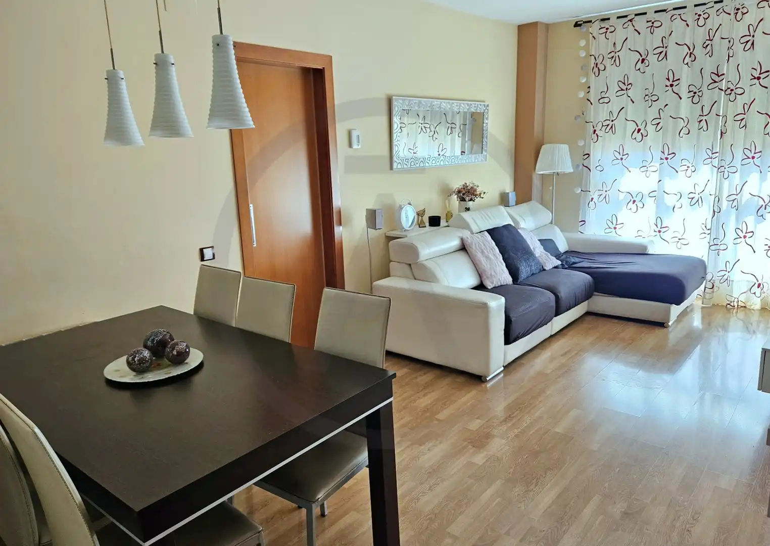 Living room of Flat for sale in Sabadell  with Air Conditioner, Heating and Parquet flooring