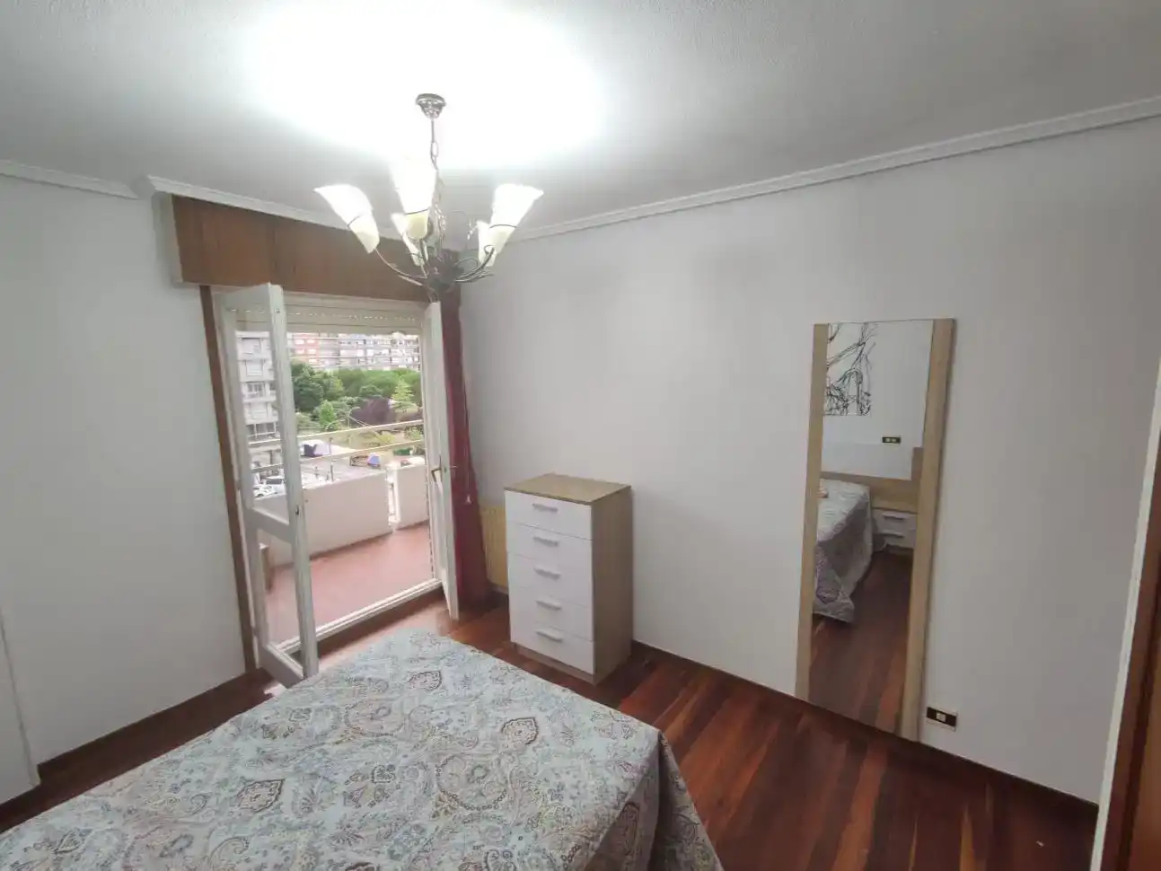 Schlafzimmer von Wohnung zur Miete in Laredo mit Balkon