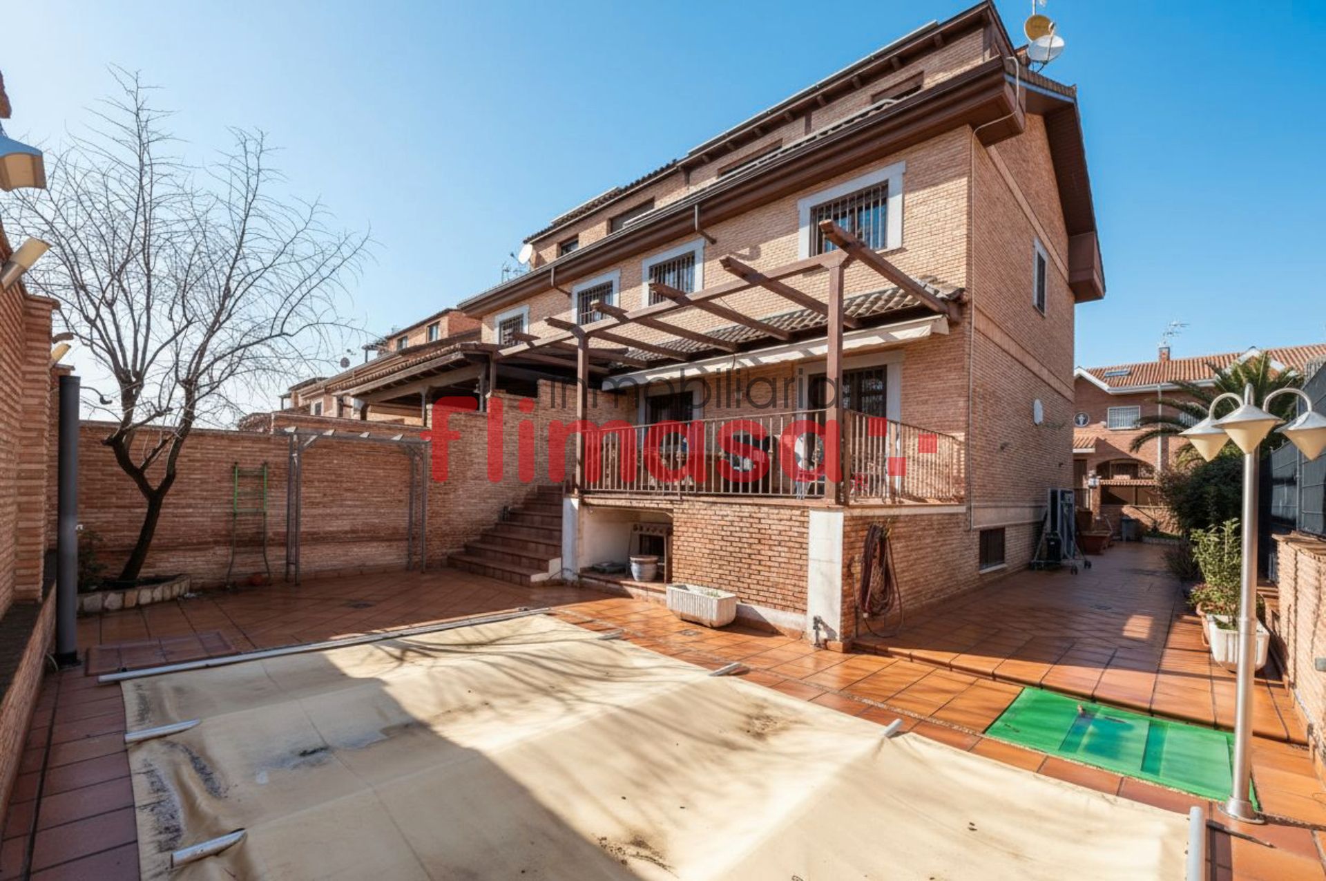 Exterior view of Single-family semi-detached for sale in Villaviciosa de Odón  with Air Conditioner, Heating and Terrace