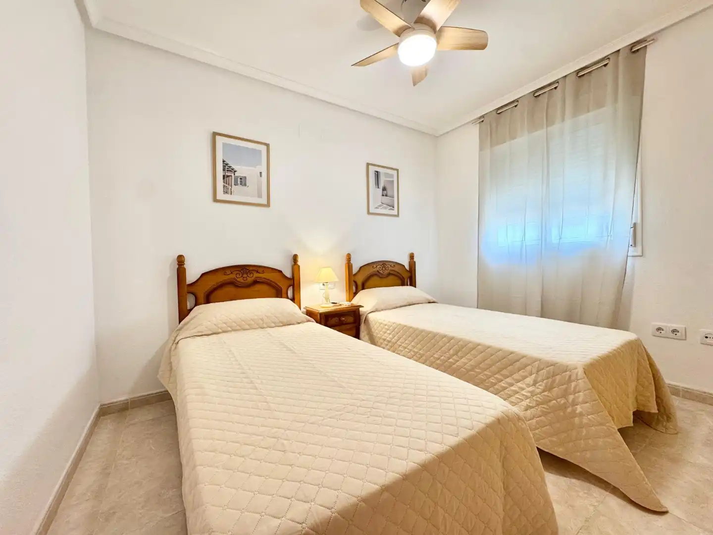 Habitación de Apartamento de alquiler en Orihuela con Aire acondicionado, Piscina y Amueblado