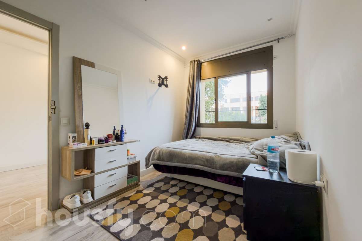 Bedroom of Flat for sale in Badalona