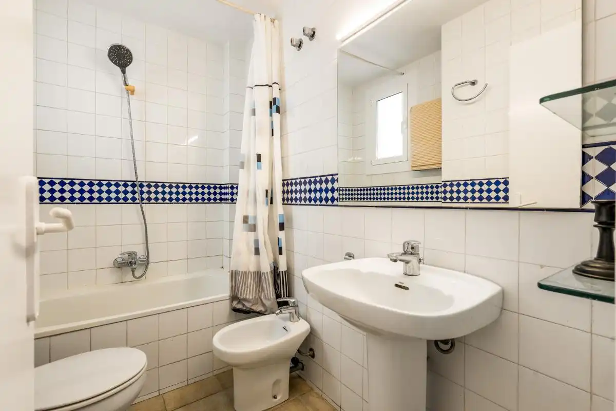 Baño de Piso en venta en Barcelona con Calefacción, Terraza y Balcón