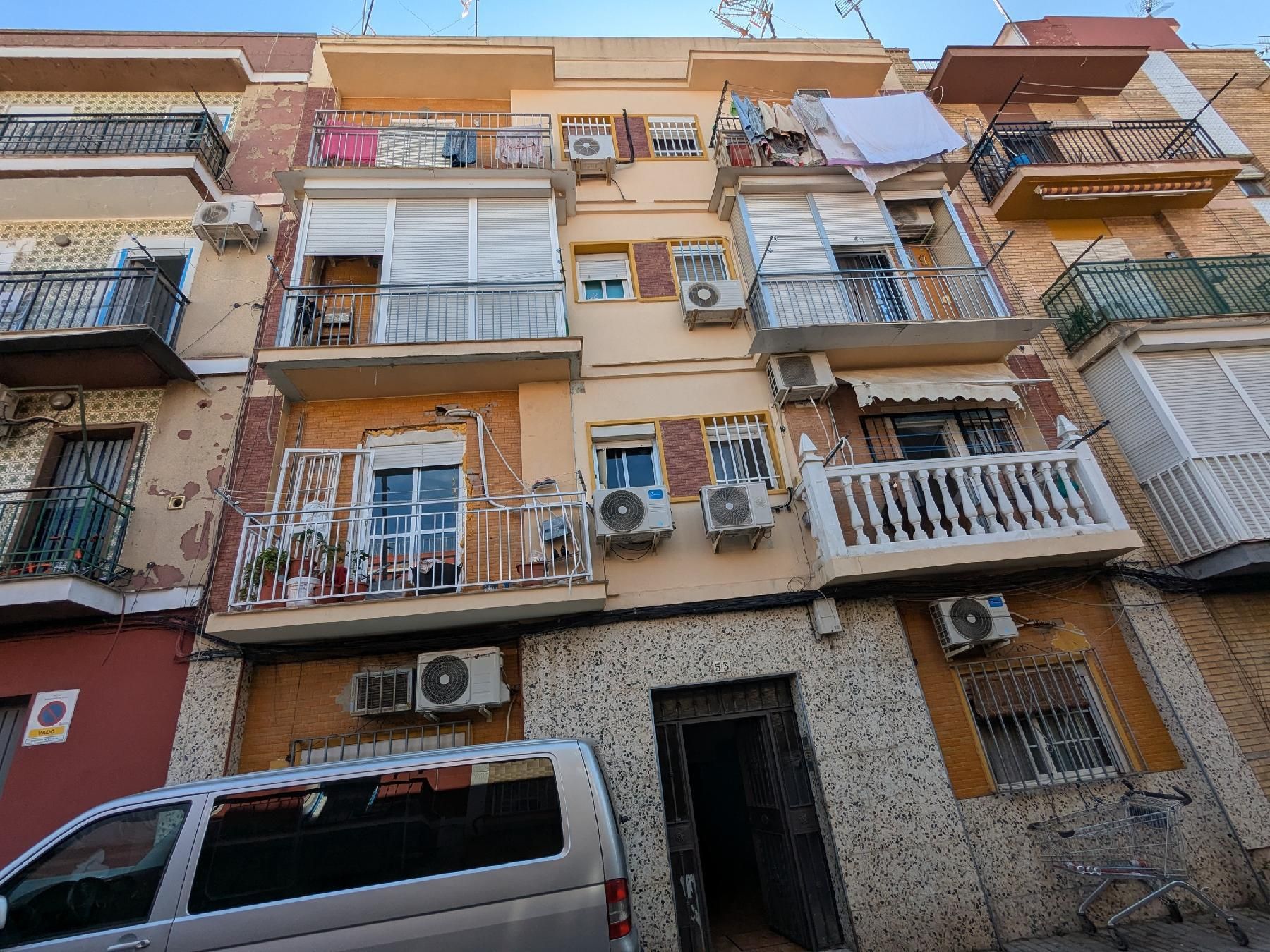 Vista exterior de Piso en venta en  Sevilla Capital