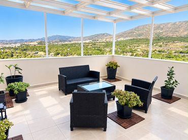 Penthouse with lift for sale in Via Parque