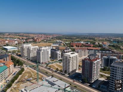 Vista exterior de Apartament en venda en León Capital  amb Terrassa