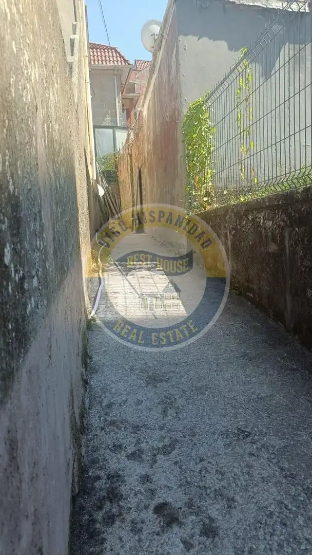 Vista exterior de Casa o xalet en venda en Vigo  amb Calefacció, Jardí privat i Balcó