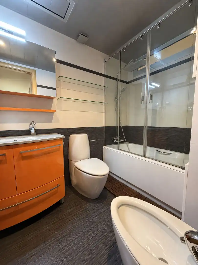 Baño de Planta baja de alquiler en Gavà con Aire acondicionado, Terraza y Amueblado