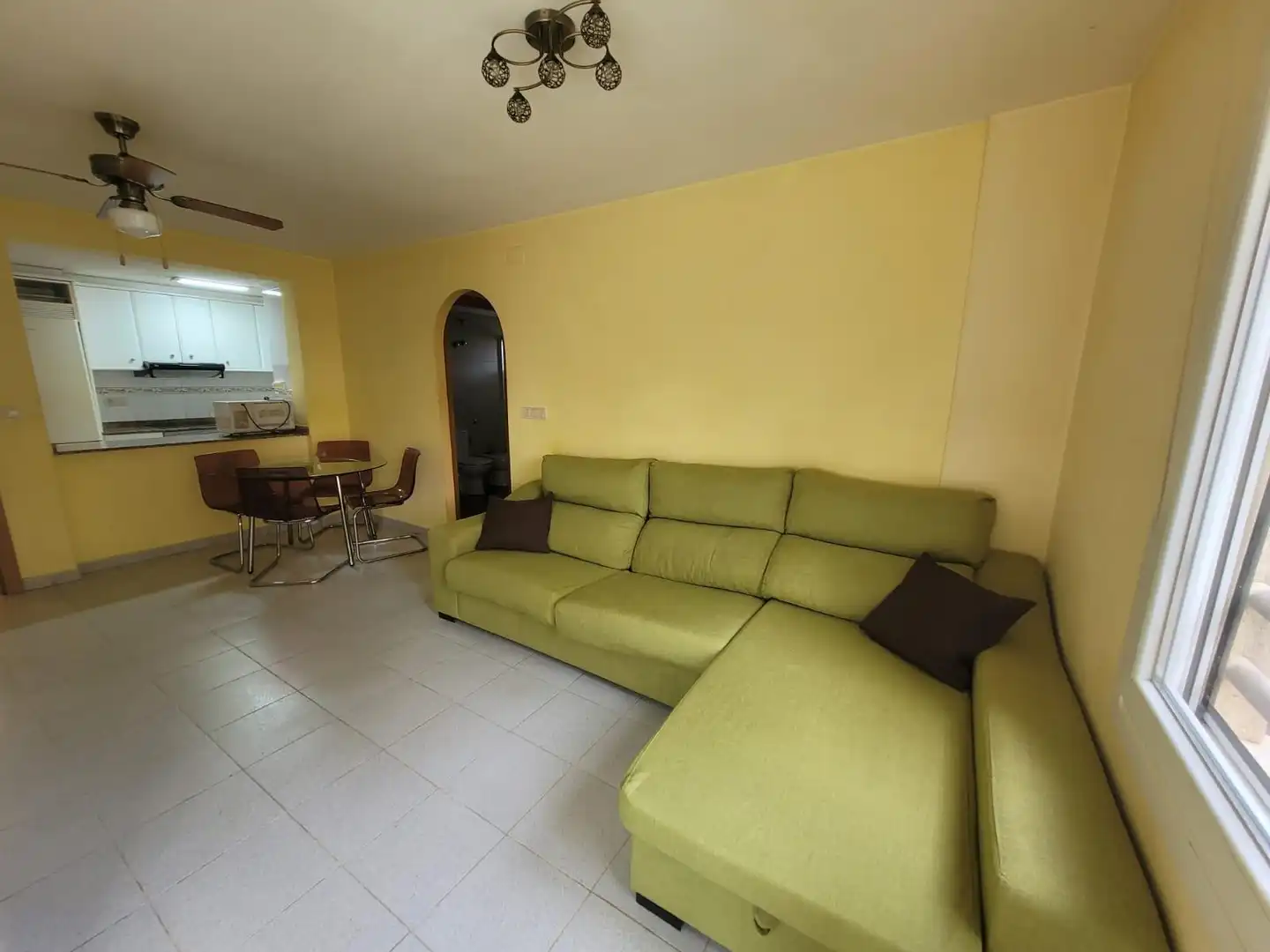 Sala de estar de Apartamento en venta en Alicante / Alacant con Jardín privado, Terraza y Amueblado