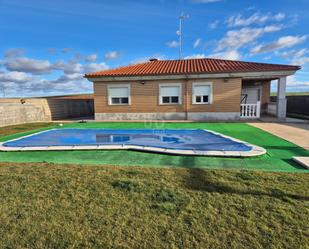 Piscina de Casa o xalet en venda en San Cristóbal de la Cuesta amb Calefacció, Terrassa i Piscina