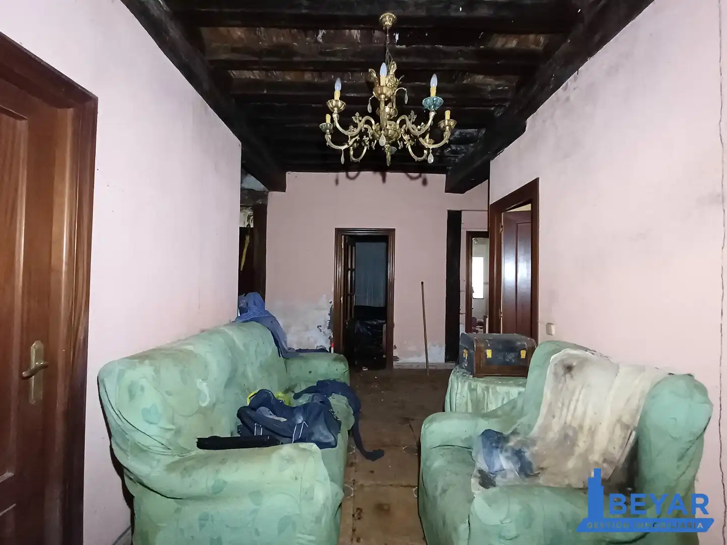 Sala d'estar de Casa adosada en venda en Piélagos