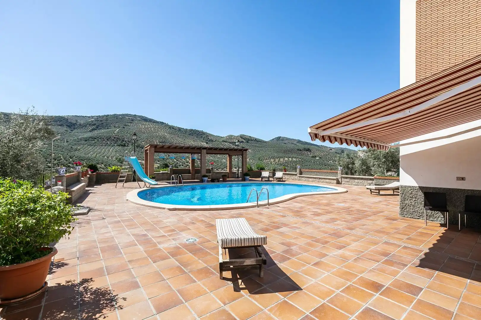 Piscina de Finca rústica en venta en Montefrío con Calefacción, Jardín privado y Terraza