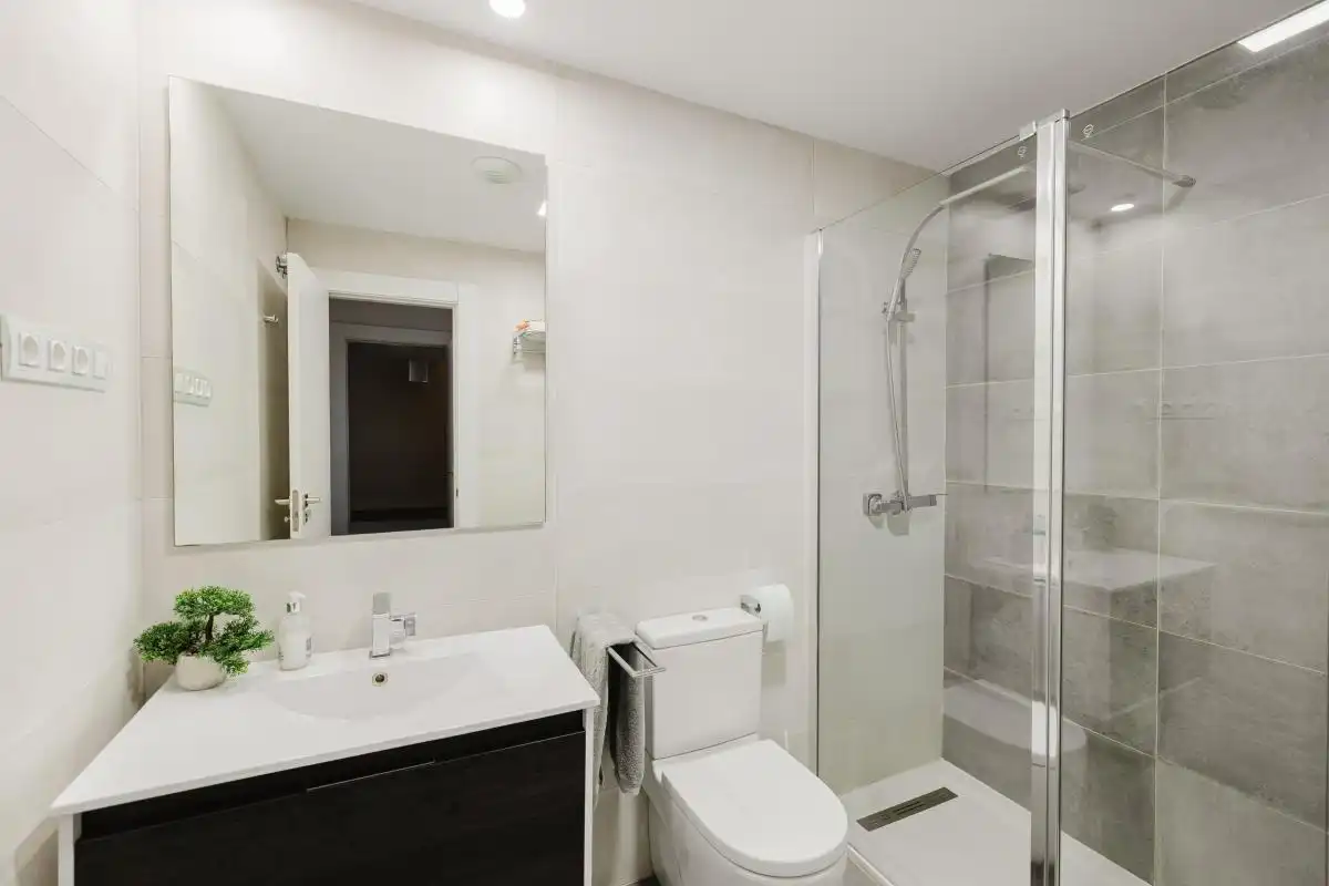 Baño de Ático de alquiler en Málaga con Aire acondicionado, Calefacción y Jardín privado