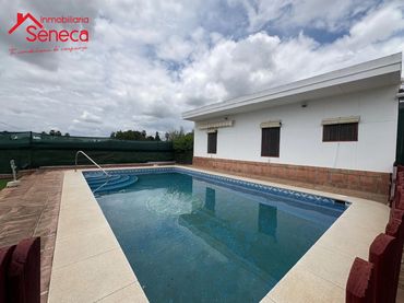 Casa amb piscina en venda a Periurbano Oeste - Sierra