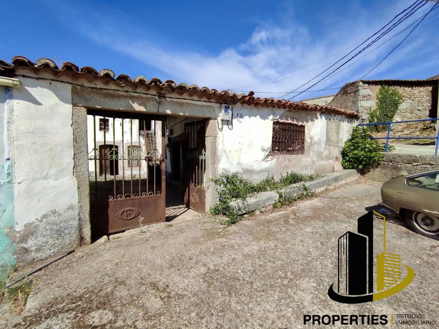 Exterior view of Houses for sale in Fuentes de Béjar