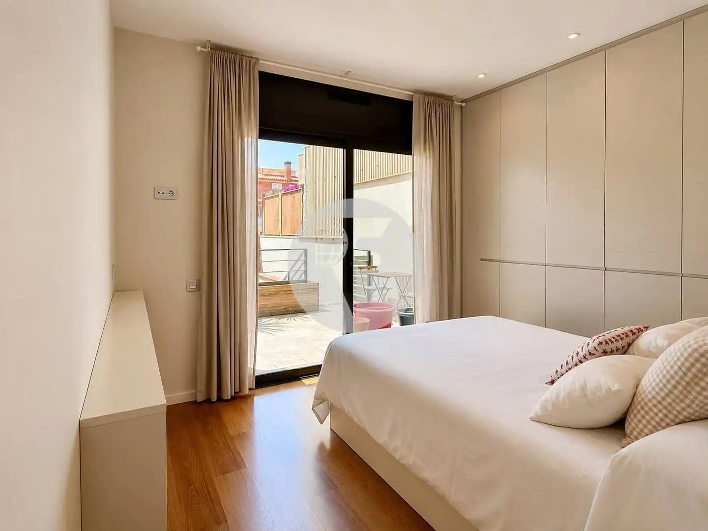 Casa aparellada amb terrassa en venda a Ponent, imagen 31