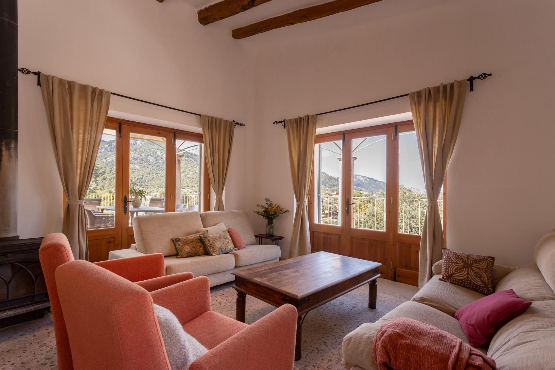 Sala de estar de Finca rústica de alquiler en Selva con Jardín privado