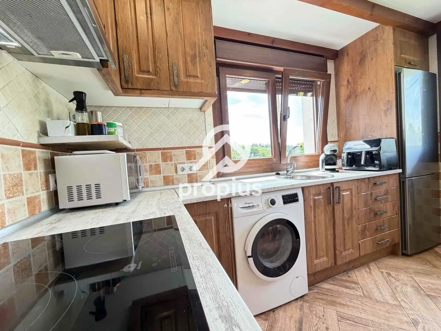 Cuina de Casa o xalet en venda en Sariego amb Calefacció, Parquet i Traster