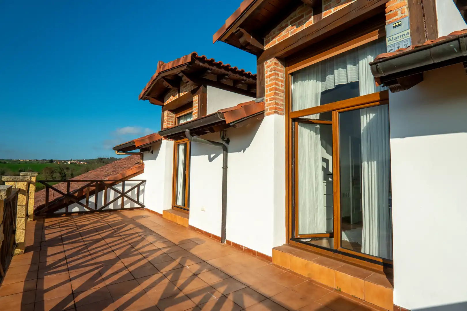 Terrassa de Casa o xalet en venda en Santillana del Mar amb Calefacció, Jardí privat i Parquet