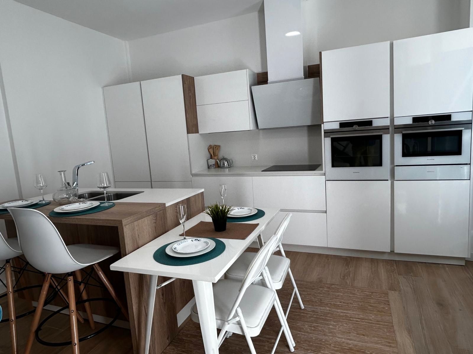 Cuina de Casa adosada en venda en Vilagarcía de Arousa amb Calefacció, Moblat i Balcó