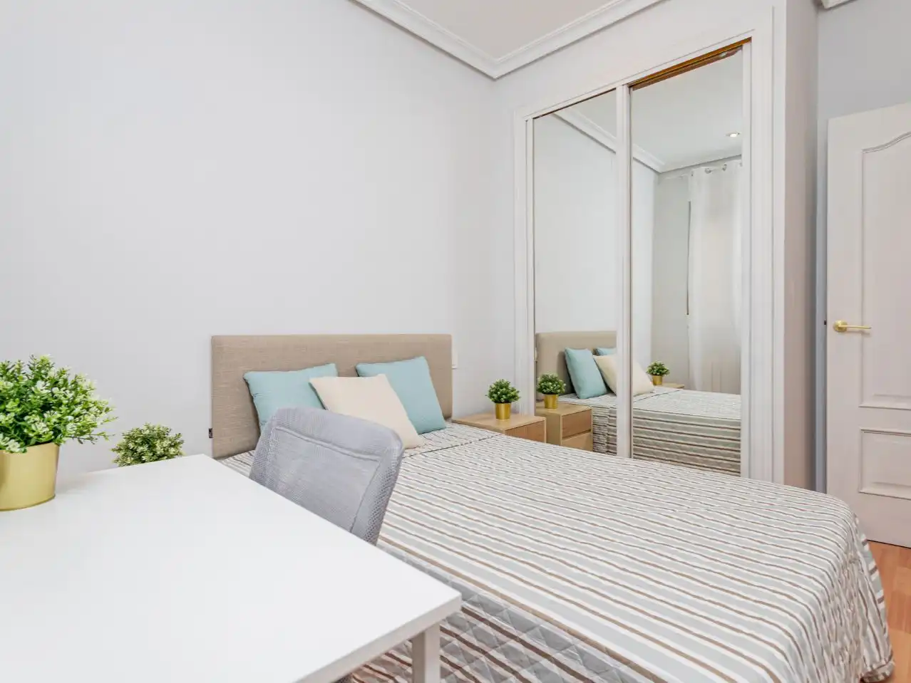 Bedroom of Flat for rent in Chamberí