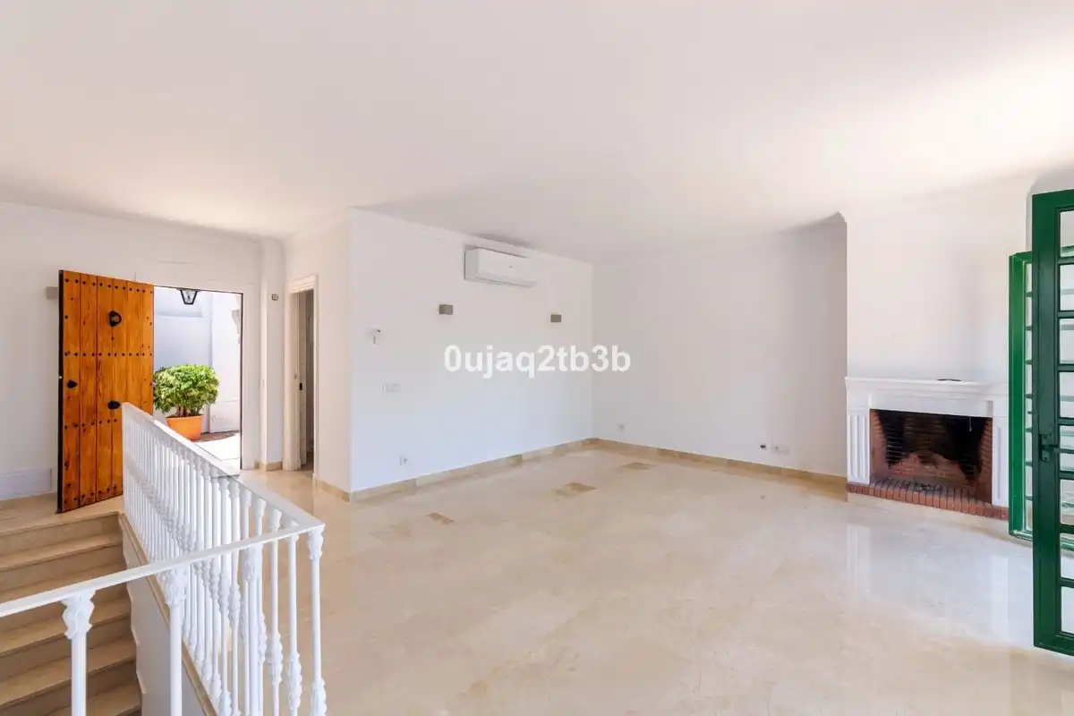 Living room of Detached homes for rent in Marbella  with Air Conditioner, Private garden and Terrace
