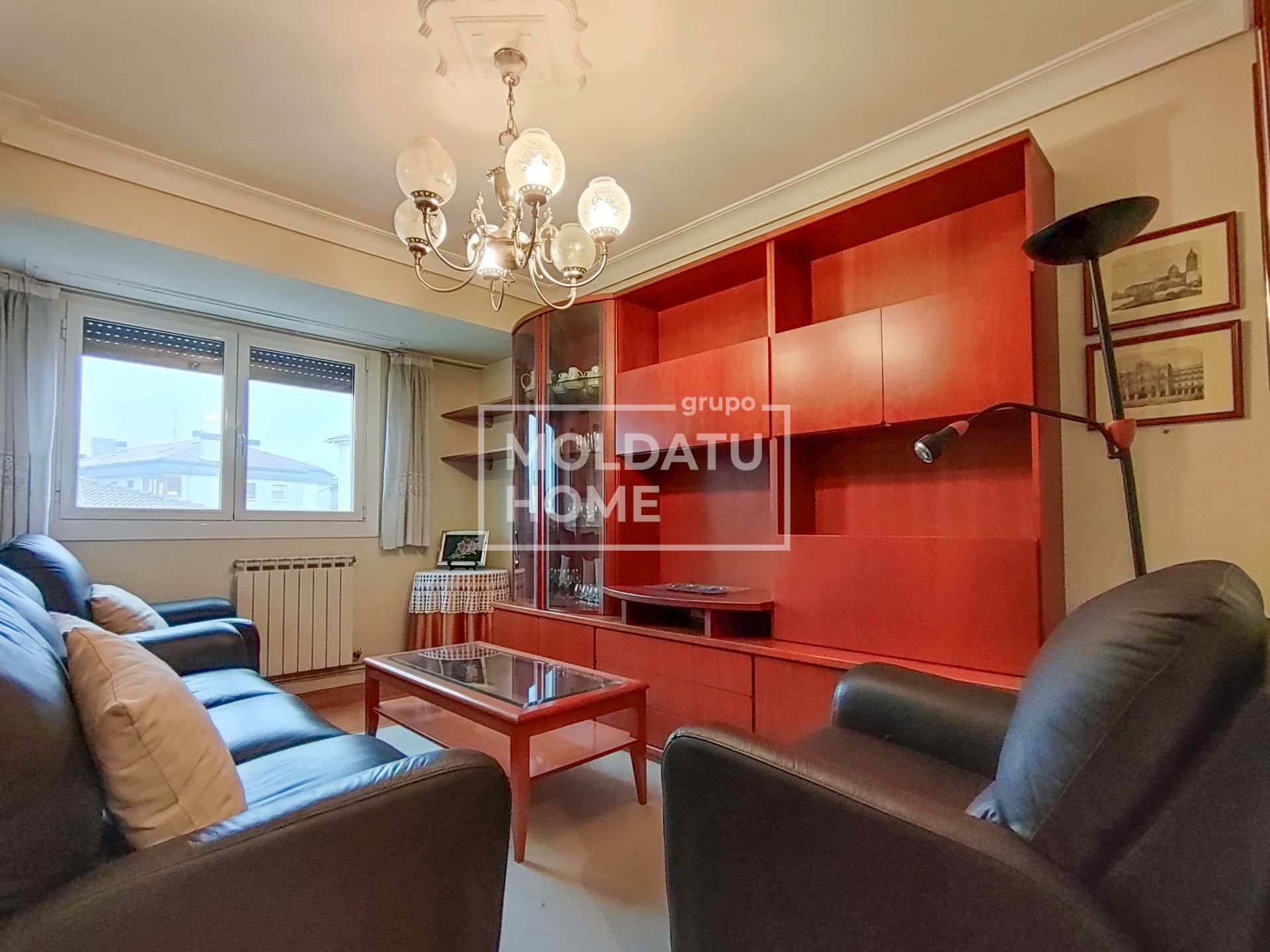 Sala d'estar de Pis en venda en Irun  amb Calefacció, Traster i Moblat