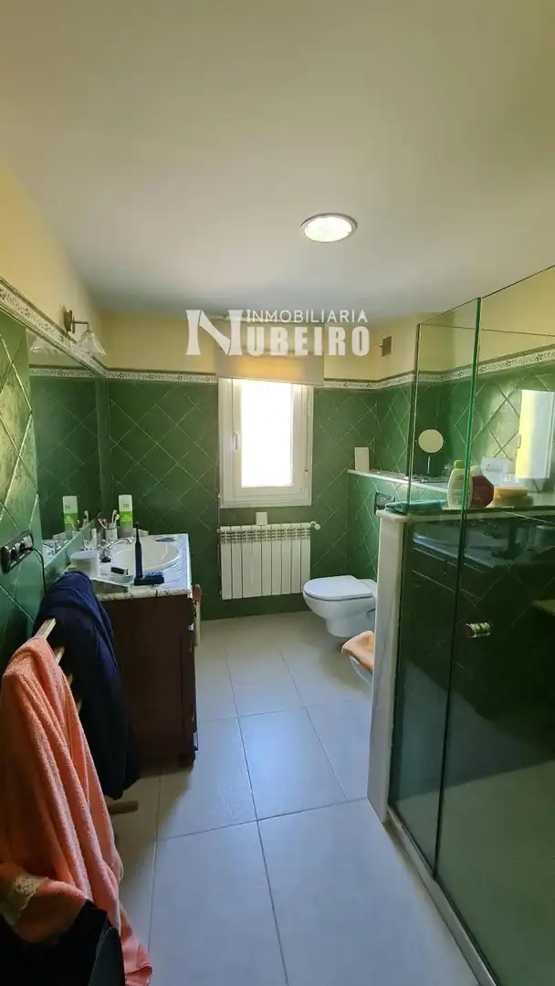 Bany de Casa o xalet en venda en Lugo amb Calefacció i Moblat