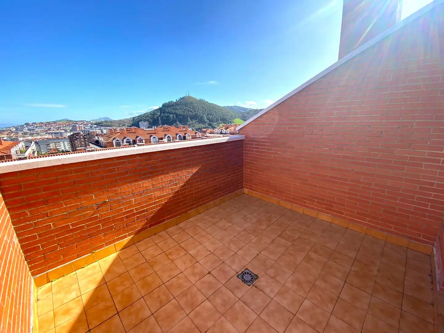 Terrassa de Casa adosada en venda en Castro-Urdiales amb Calefacció, Parquet i Terrassa