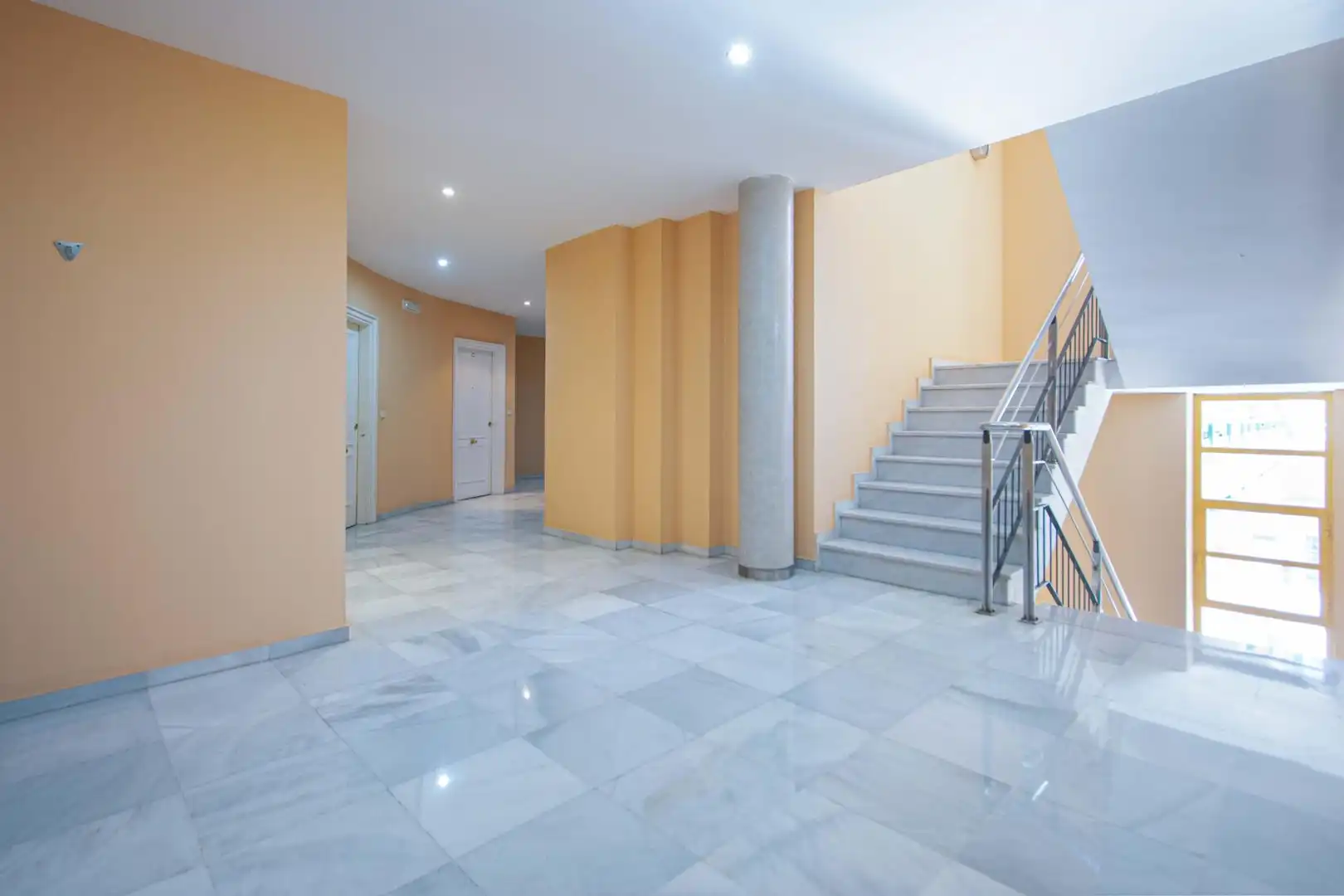 Flat for sale in Sevilla  with Air Conditioner and Heating