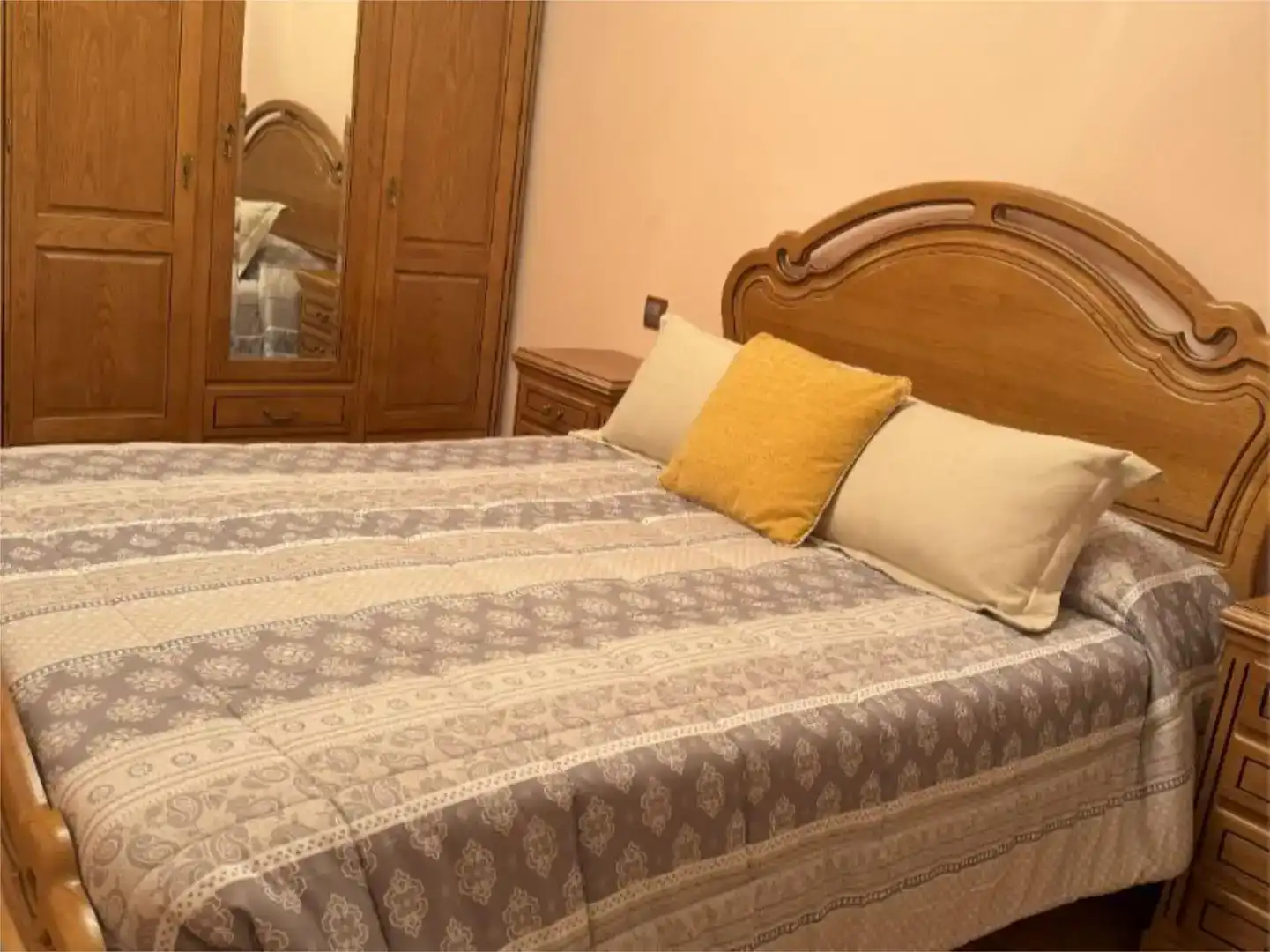Habitación de Piso en venta en Cacabelos con Parquet, Trastero y Amueblado