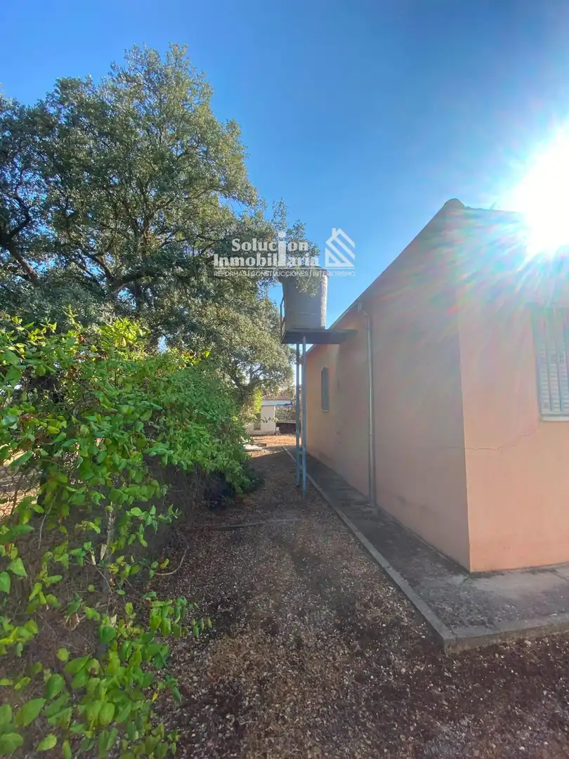 Vista exterior de Casa o xalet en venda en Calvarrasa de Arriba amb Traster i Moblat