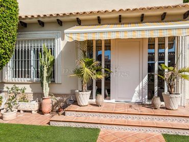 Xalet amb jardí en venda a Orihuela Costa