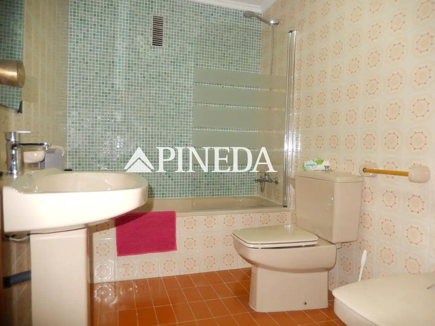 Bathroom of Flat for sale in Casco Antiguo
