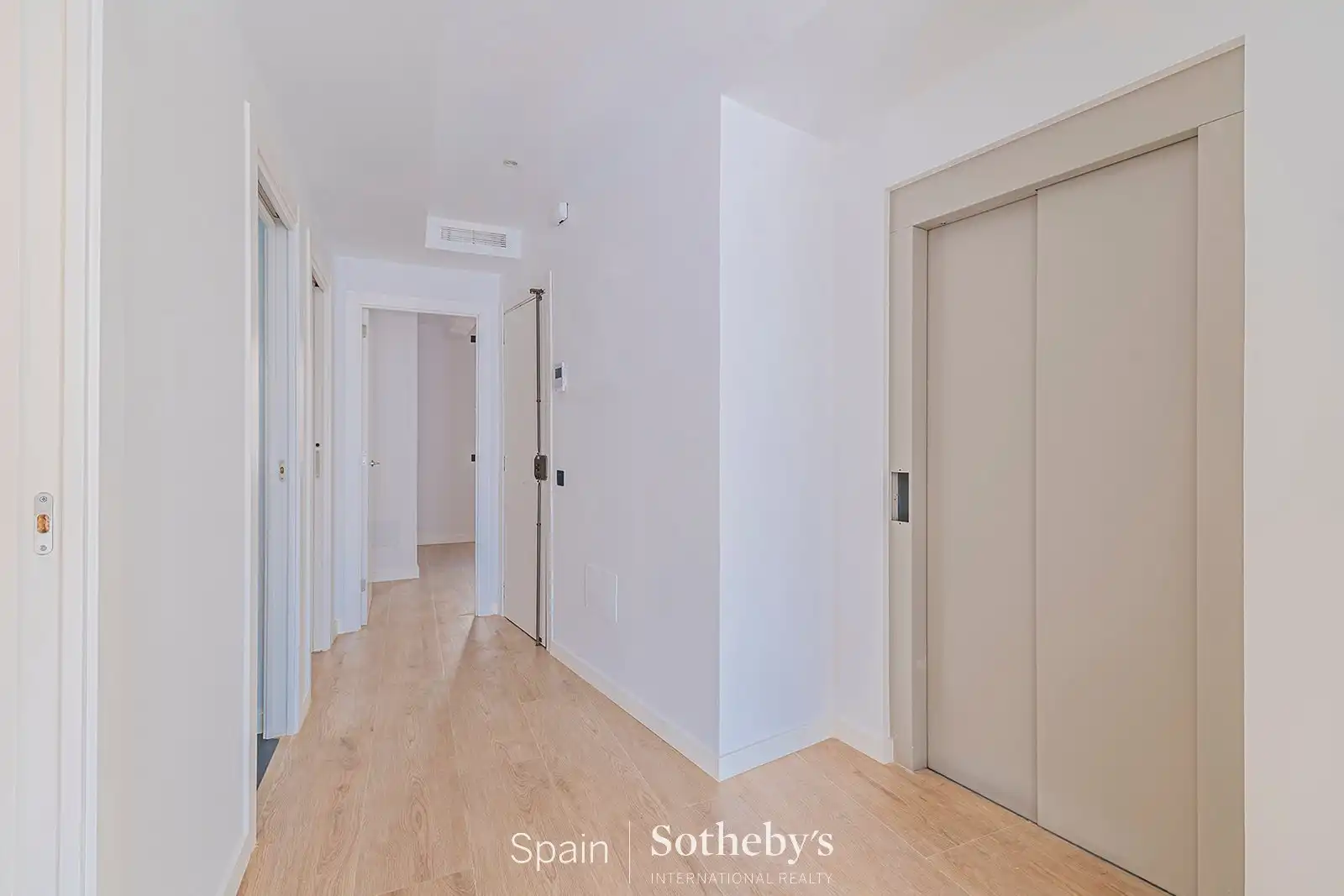Apartamento en venta en Barcelona con Aire acondicionado, Calefacción y Terraza
